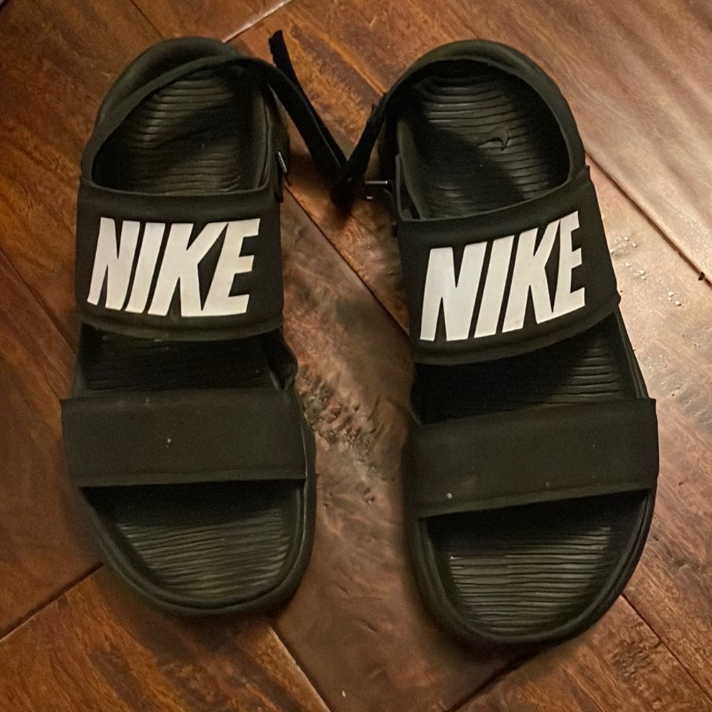 Nike tanjun sandals